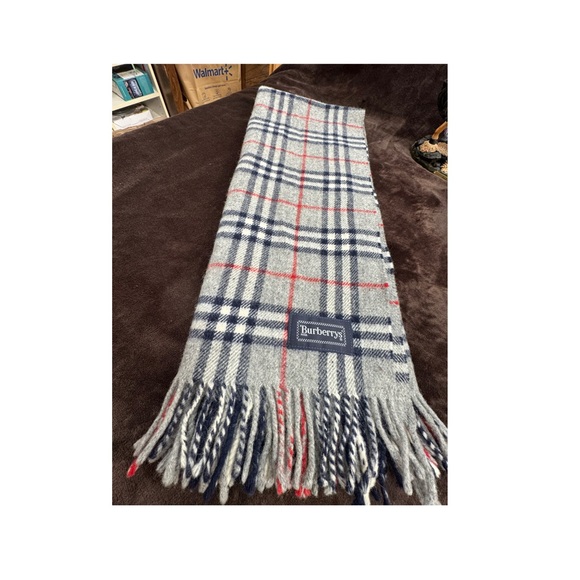 Authentic Burberrys of London Vintage scarf - Picture 9 of 9